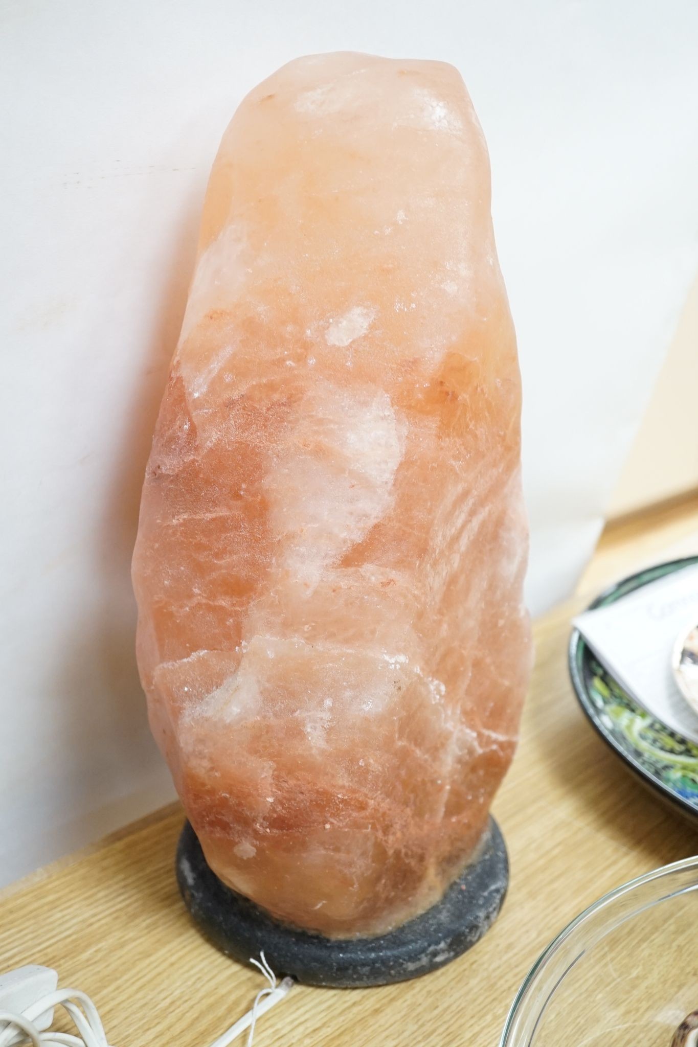 A large Himalayan rock salt lamp, 44cm